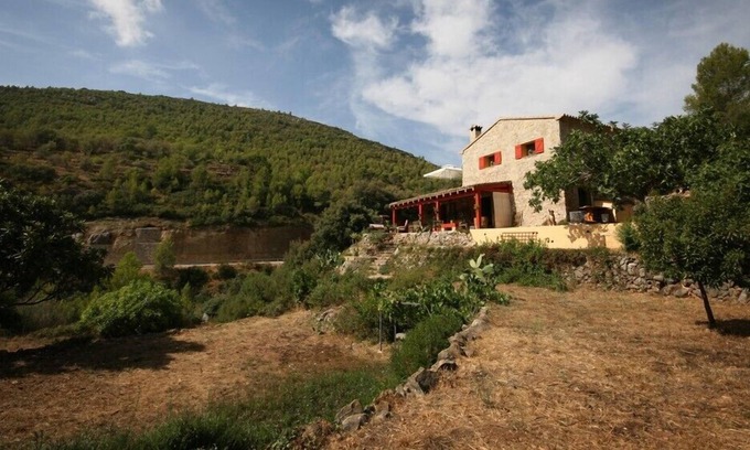 Castell de Castells Apartamento | Apartamento rústico en España rural cerca de ciudades, pueblos y playas.