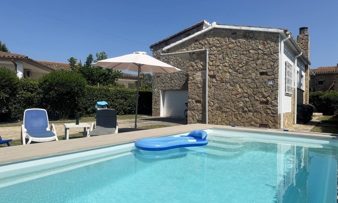 L'Escala Villa | Encanto rústico con toques modernos en Sant Martí d'Empúries.