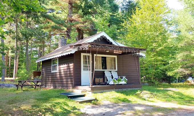 Wilmington Chalet De Esquí | Rustic Cabin in beautiful environment under Pine Trees