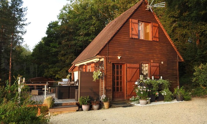 Saint-Pompont Cabaña | Chalet rústico en Perigord Noir con terraza y equipamiento incluido