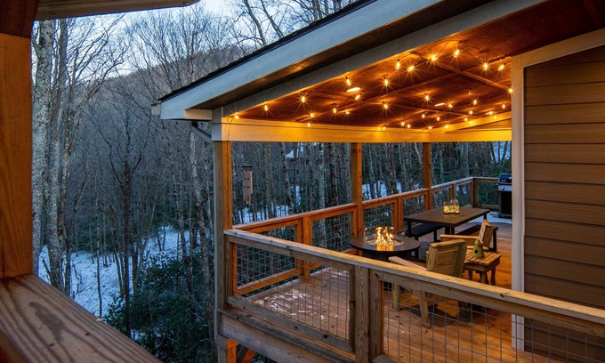 Blowing Rock Casa | Rustic & cozy, 3 decks w/ loft, 10 min to downtown