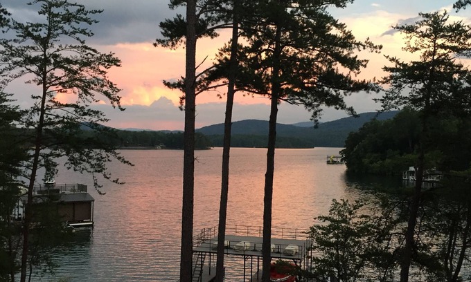 Blue Ridge Casa | Elegancia rústica en el lago Blue Ridge con vistas espectaculares