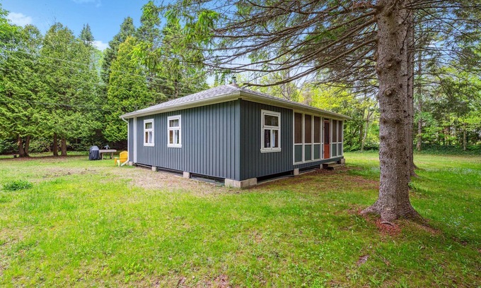 South Bruce Peninsula Cabaña | Rustic Fishing Cabin near Sauble
