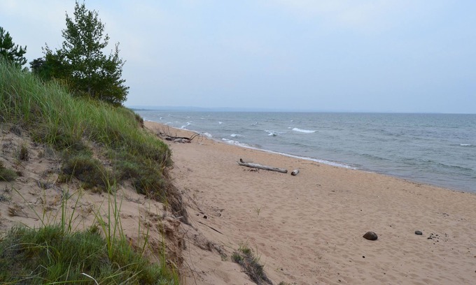 Upper Peninsula Michigan Cabina | Rustic Foxhole