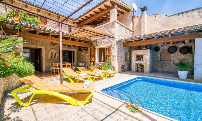 Sa Pobla Chalet De Esquí | Casa rústica Cal Tio con piscina en Mallorca
