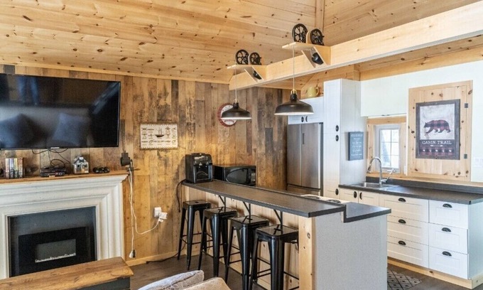 Fenelon Falls Casa | Rustic Lodge Cabin Retreat