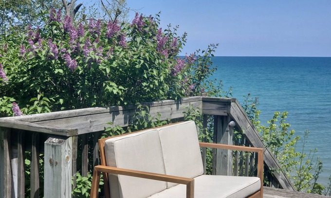 Applegate Cabaña | Rustic Log Cottage - Steps to Onsite Beach + Amenities