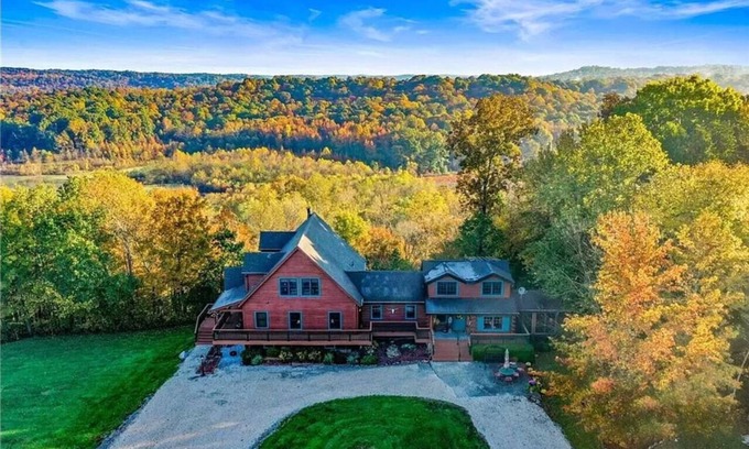 West Baden Springs Cabina | Rustic/Modern Lodge near French Lick - Groups and Families