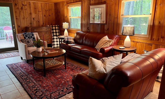 Harrison Cabina | Rustic Pines - Woods, Water and Nature to Relax & Unwind.