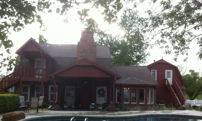 Bixby Casa | Rústico Redbird Lodge 'Country Living' en su máxima expresión!