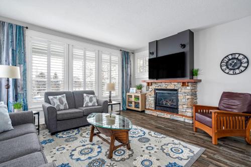 The Blue Mountains Casa | Rustic Retreat at Blue Pool Hot Tub Golf Ski