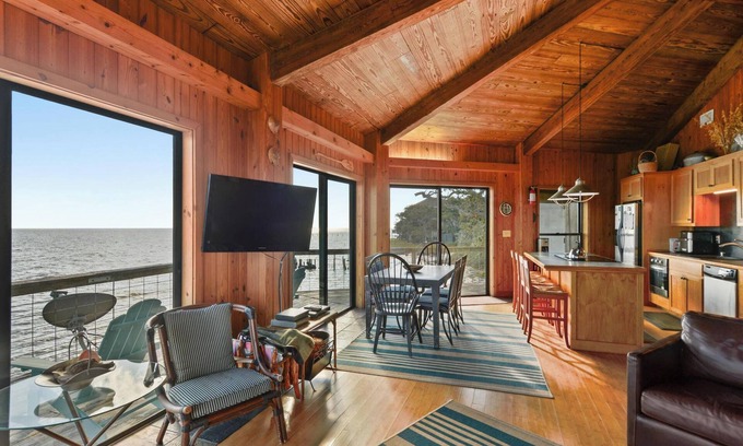 Ocean Springs Casa | Rustic Retreat