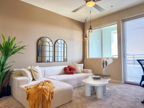Mid-Wilshire Apartamento | Rustic Vibe in LA Free Parking 10 Min to Cedars