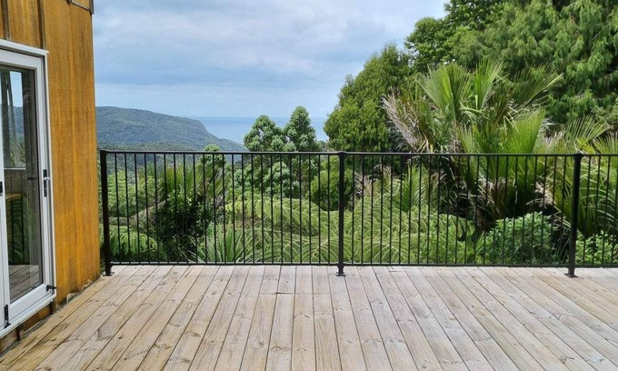 New Lynn Casa | Vibraciones rústicas y privacidad en la costa oeste!
