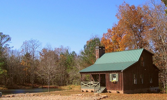 Covington Cabina | Rustique Cabin at Briarcreek Farm, Downstairs Only, Sleeps 4