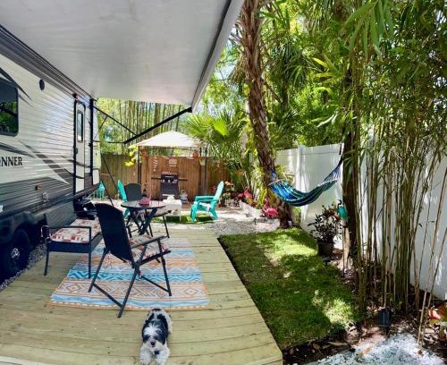 Largo Apartamento | RV Camper Paradise on the Wheels Near Clearwater Beaches