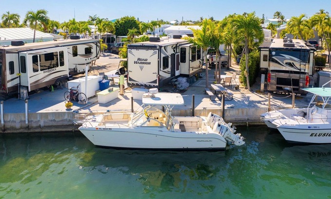 Cudjoe Key Alquiler De RV | RV Lot 497-35' Canal Front in Venture Out at Cudjoe Key