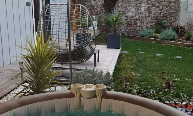 Balbigny Apartamento | Séjour en Amoureux Avec Jacuzzi + Sauna