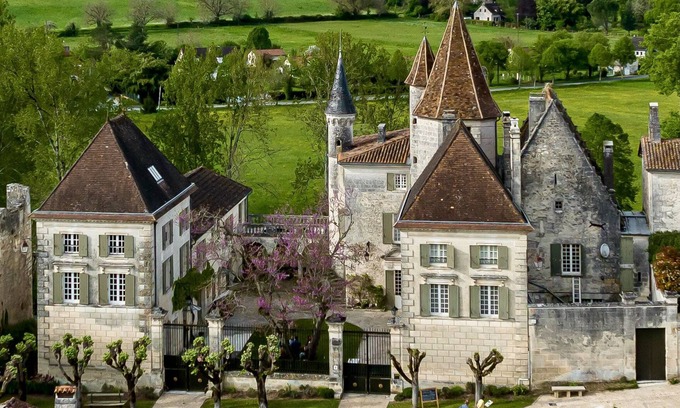 Bourdeilles Casa | Sénéchal, Château des Sénéchaux, regal, stunning, sumptuous, voluminous, restful