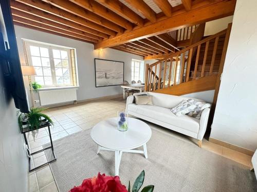 Sedan Apartamento | S Baylevéd'Air duplex vue château, Balnéo et sauna
