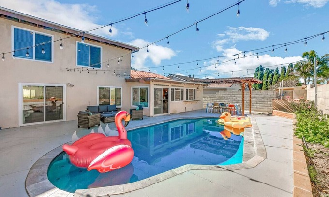 East Side Costa Mesa Casa | SA4-Heated Pool Home Near Disney Beaches