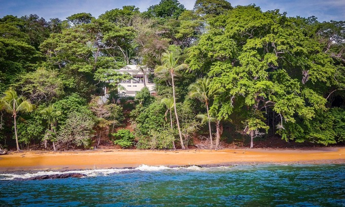 Isla Saboga Villa | Saboga: Villa Coral Cove, propiedad aislada frente al mar