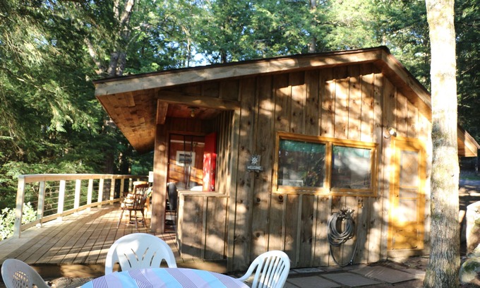 Hadley Casa | Sacandaga Lake House Adirondack camp