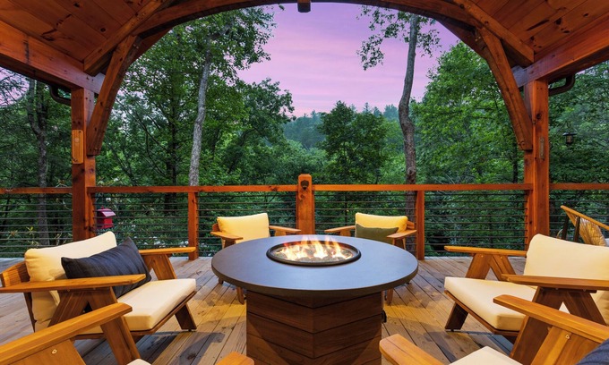 Cherry Log Cabina | Sacred Creek Retreat - On-site Fishing & Hiking | Creekside Firepit | Sauna | Hot Tub | Arcade | Theater Room
