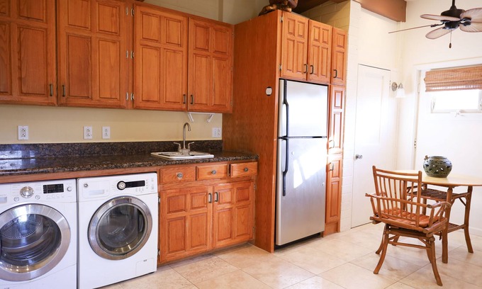 Portlock Cama Y Desayuno | Safe + Clean 1BD/ 1BA surrounded by organic garden