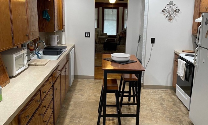 Scarborough Condominio | Safe neighborhood, private deck & backyard; only minutes to beaches and Portland