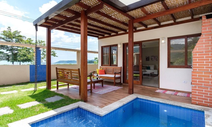Jabaquara Casa | Safira House. Beautiful 3 suite house in front of the sea with private swimming pool and BBQ area