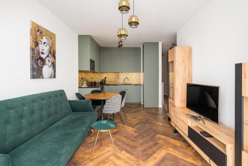 Bialoleka Apartamento | Sage Green Luxury Apartment by BookingHost