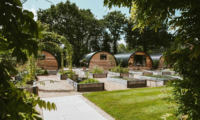 Mortimer West End Cabaña | Sage Pyggy - Luxury Cottages