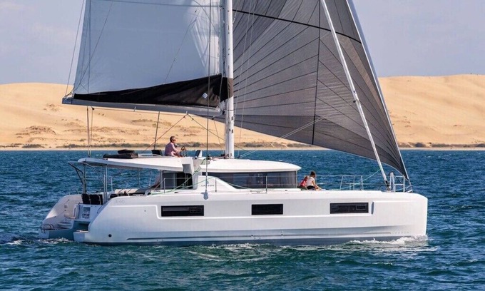 Pleasent Valley Alquiler De Eote | Sail Away in Style: Rent Our Luxurious Lagoon 46 Catamaran for a Dream Vacation