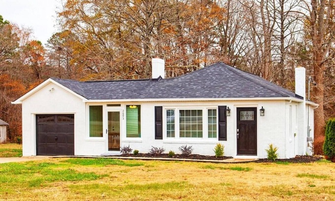 Boger City Casa | Salem Road Ranch | 3 BR w/ Outdor Firepit and Backyard