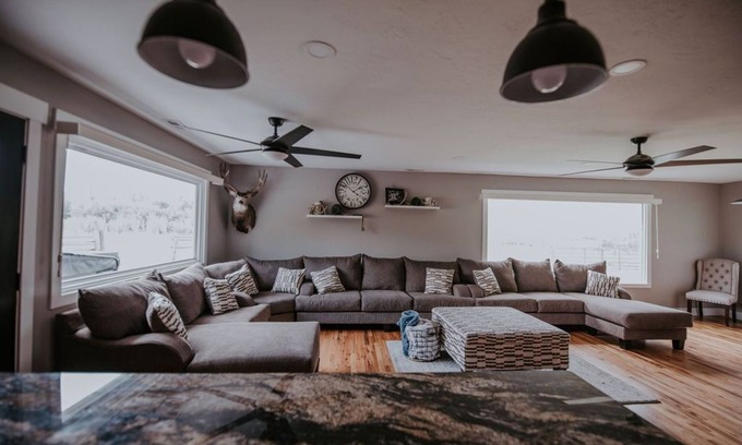 Salmon Otro | Salmon Gathering Place sleeps 35 + perfect for reunions.retreats.events