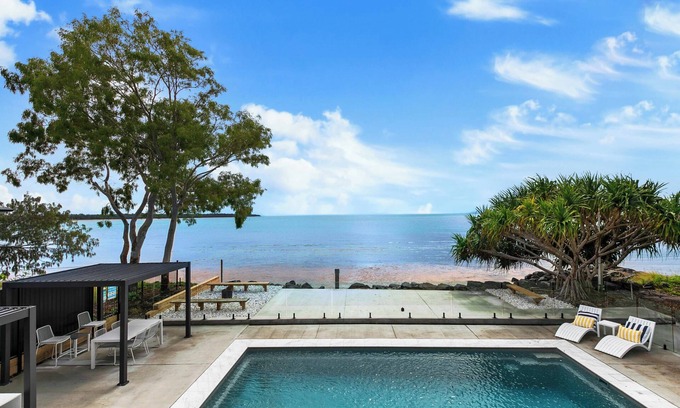Traviston Apartamento | Salt & Stone Villa on the beach - Villa 1 of 4