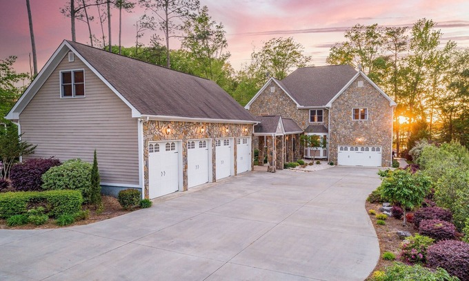 Halifax County Casa | 💥 Saltwater Pool, 8 Bedrms, Hot tub, Sunset Views, Main Lake Cove, Pets🥇