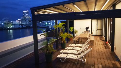 Urasoe Casa | SALTY HOUSE：海が目の前！