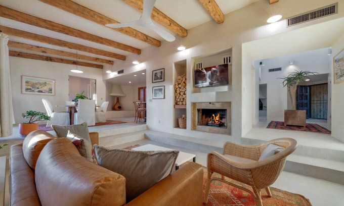 Sam Hughes Casa | Sam Hughes / Completely Remodeled / 2 BR 1.5 BA