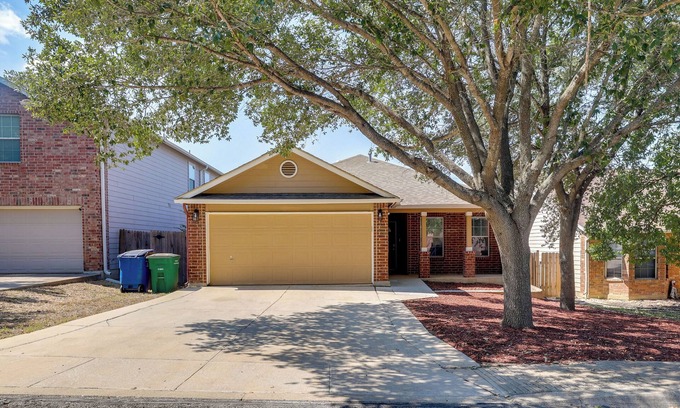 North San Antonio - SAT Cabaña | San Antonio Area Home w/Deck, 14 Mi to Dtwn!