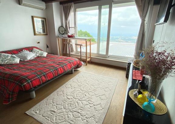 Borgo Maggiore Cama Y Desayuno | San Marino Skyline - Dante vista Mare