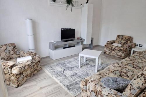 Montopoli in Val d'Arno Casa | San Miniato 2-Bed Villa Sleeps 6 with Parking