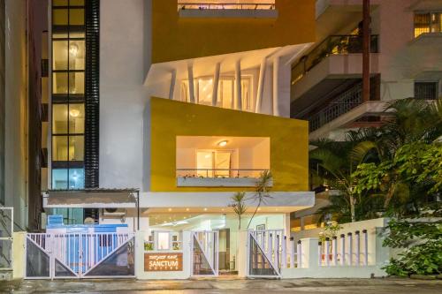 Domlur Hotel | Sanctum Suites Domlur Bangalore