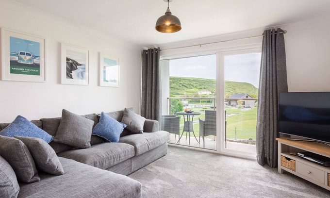 Mawgan Porth Apartamento | Sandcastles offers a delightful two-bedroom self-catering apartment