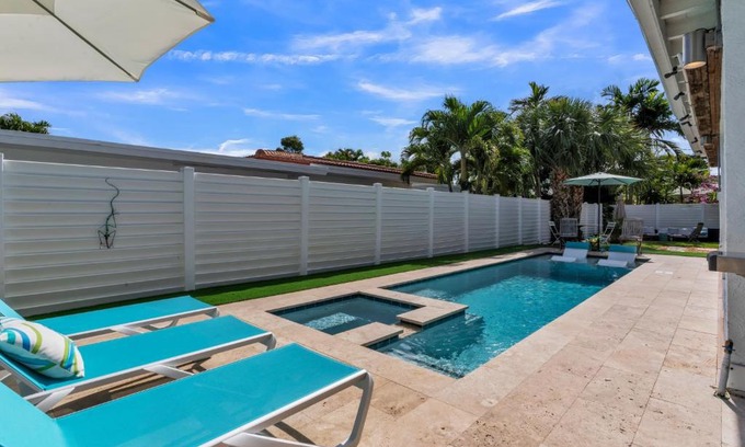 Wilton Manors Casa | Sandcastles & Sunshine at Towering Palms of Wilton Manors residence