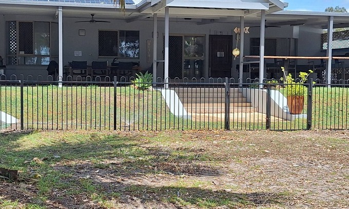 Traviston Casa | SandNSea - Only Steps to the beach -Pet Friendly Accommodation