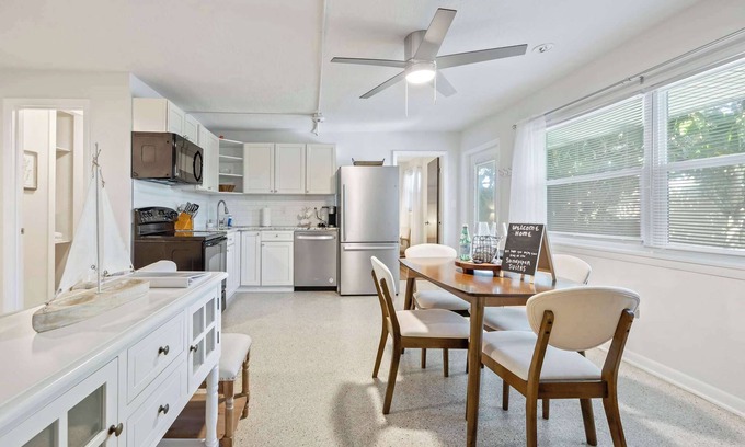 Satellite Beach Apartamento | Sandpiper 𓇼 1BR/1BA Across From Beach!