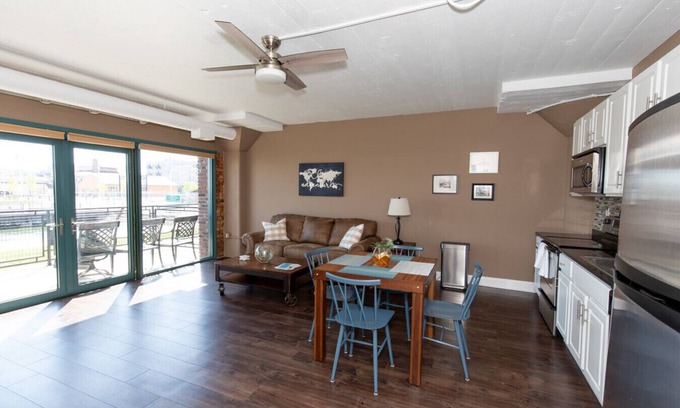 Sandusky Condominio | Sandusky Bay Waterfront Views For Four!!