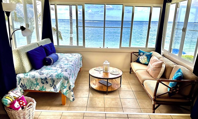 Punaluu Condominio | Sandy Beachfront Cottage